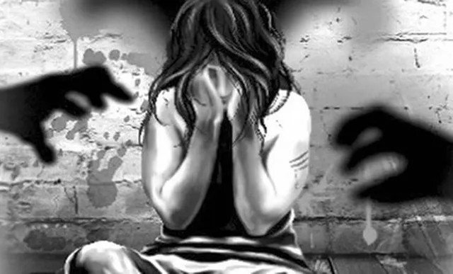 ജോലി വാഗ്ദാനം ചെയ്ത് വിളിച്ചുവരുത്തി യുവതിയെ പീഡിപ്പിച്ചു; കളമശ്ശേരിയിൽ രണ്ട് പേർ അറസ്റ്റിൽ