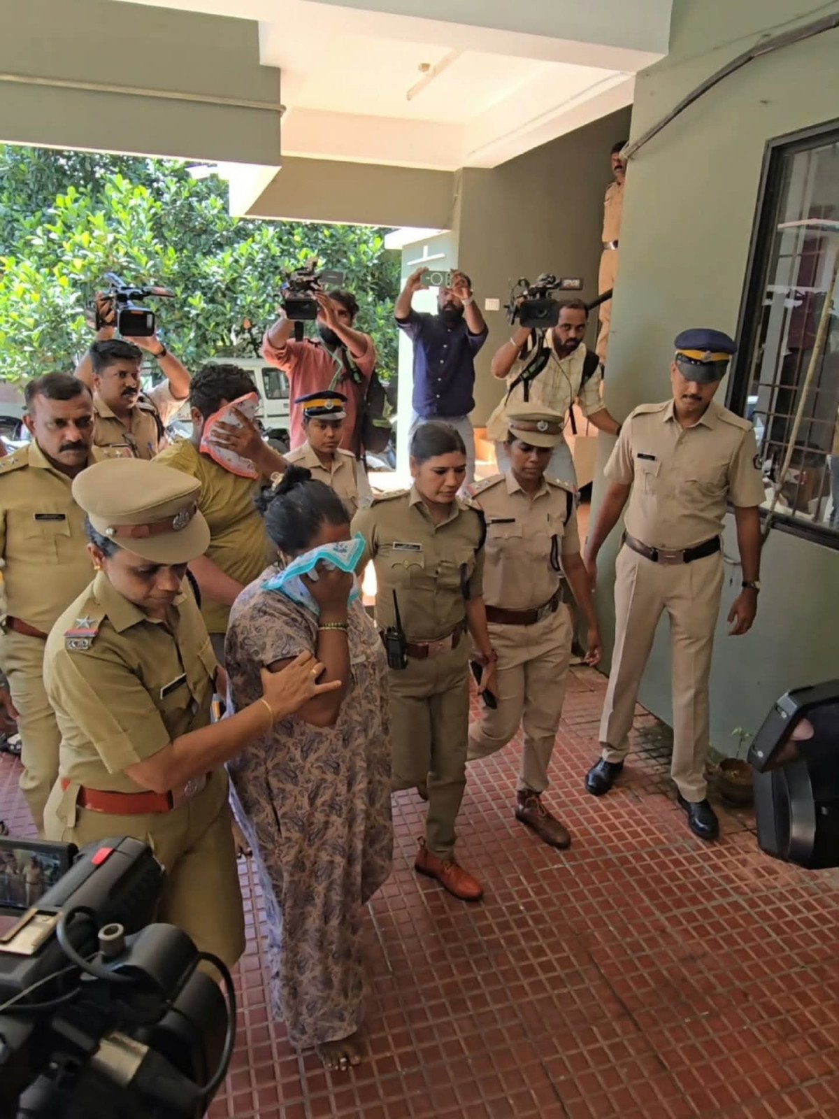 കോവളത്തെ സ്പായിൽ 16കാരിക്ക് പീഡനം; ആന്ധ്രയിൽ നിന്ന് രണ്ടുപേർ പിടിയിൽ, വ്യാജരേഖയുണ്ടാക്കിയെന്നും കണ്ടെത്തൽ