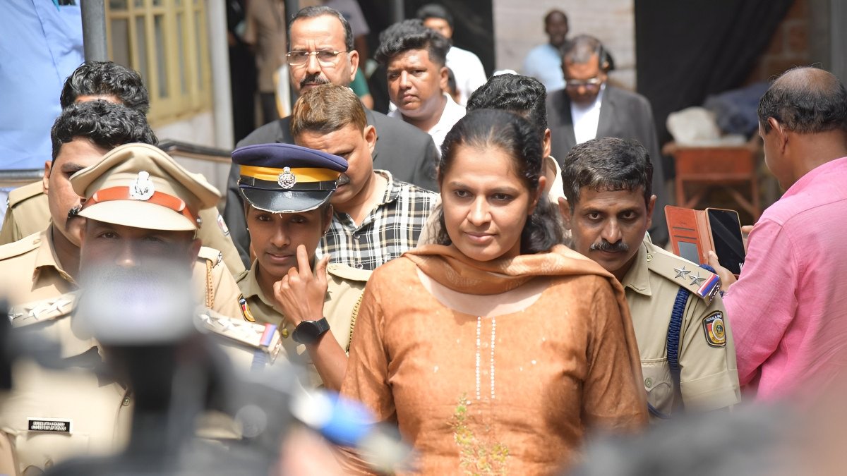 പി.പി. ദിവ്യയെ ഒതുക്കുന്നത് എന്തിന്? കണ്ണൂർ സിപിഎമ്മിൽ അധികാരപ്പോരിന്റെ ചുരുളഴിയുന്നു
