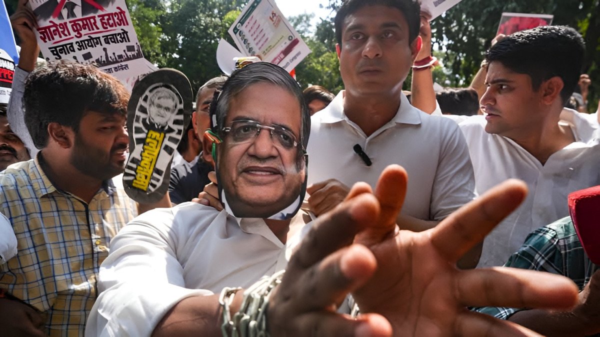 ഗ്യാനേഷ് കുമാറിന്റെ രാജി ആവശ്യം ശക്തമാകുന്നു; അഞ്ച് സംസ്ഥാനങ്ങളിൽ തെരഞ്ഞെടുപ്പ് ഒരുക്കങ്ങളുമായി കമ്മീഷൻ