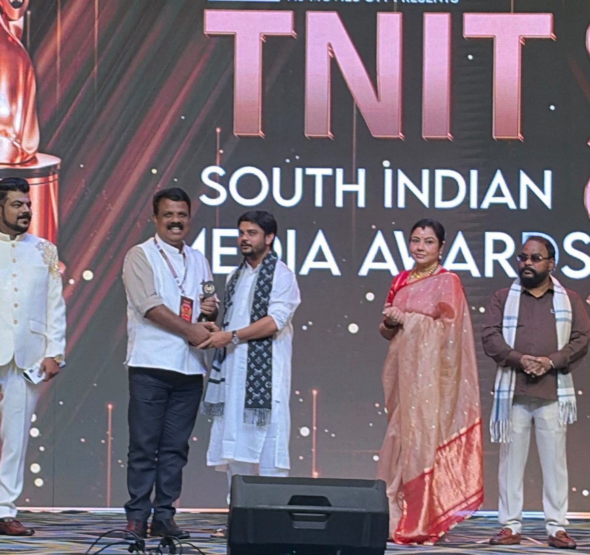 ബംഗളൂരുവിൽ TNIT സൗത്ത് ഇന്ത്യൻ അവാർഡ് നൈറ്റ്; വോയ്സ് ഓഫ് കേരള പുരസ്‌കാരം നേടി ബാലകൃഷ്ണൻ പെരിയ
