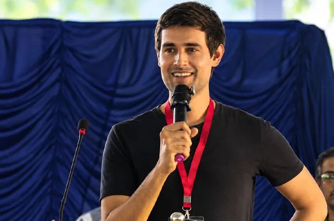 ബിജെപിക്കെതിരെ തുറന്ന പോരാട്ടം; ബംഗളൂരുവിൽ ധ്രുവ് റാഠിയും പ്രകാശ് രാജും, യുവാക്കൾക്കിടയിൽ തരംഗമായി പ്രതിഷേധം