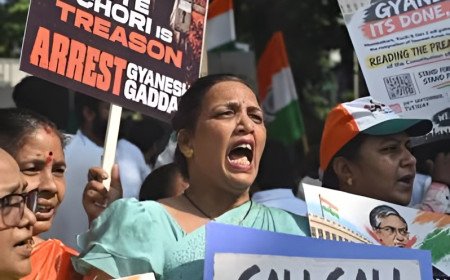 വോട്ടർ പട്ടിക വിവാദം കത്തുന്നു; ഗ്യാനേഷ് കുമാറിനെതിരെ പ്രതിഷേധവുമായി യൂത്ത് കോൺഗ്രസ്