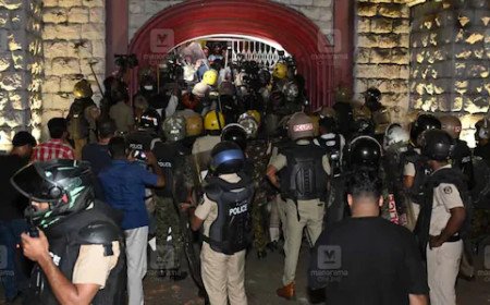 തിരുവനന്തപുരം സംഘർഷം: എസ്‌എഫ്‌ഐ–യൂത്ത് കോൺഗ്രസ് പ്രവർത്തകർക്കെതിരെ കേസ്; ജാമ്യമില്ലാ വകുപ്പുകൾ ചുമത്തി