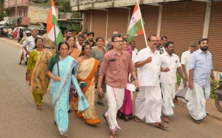 രാഹുൽ ഗാന്ധിയുടെ അറസ്റ്റിനെതിരെ അജാനൂർ മണ്ഡലം കോൺഗ്രസ് കമ്മിറ്റി പ്രതിഷേധ പ്രകടനം നടത്തി 