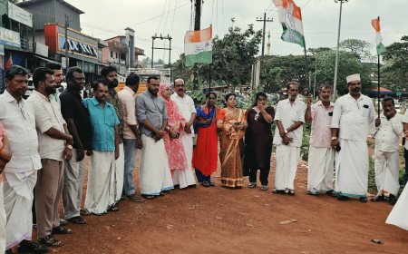 രാഹുൽ ഗാന്ധിയുടെ അറസ്റ്റിൽ മധൂർ മണ്ഡലം കോൺഗ്രസ് കമ്മിറ്റി പ്രതിഷേധ പ്രകടനം