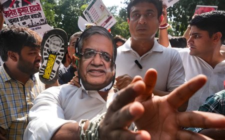 ഗ്യാനേഷ് കുമാറിന്റെ രാജി ആവശ്യം ശക്തമാകുന്നു; അഞ്ച് സംസ്ഥാനങ്ങളിൽ തെരഞ്ഞെടുപ്പ് ഒരുക്കങ്ങളുമായി കമ്മീഷൻ