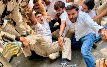 ഗ്യാനേഷ് കുമാറിനെതിരെ പ്രതിഷേധം; ജന്തർ മന്തറിൽ യൂത്ത് കോൺഗ്രസ് നേതാക്കളും പ്രവർത്തകരും അറസ്റ്റിൽ