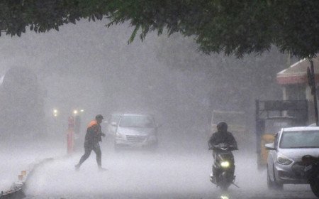 സംസ്ഥാനത്ത് മഴ ശക്തമാകും; മൂന്ന് ജില്ലകളിൽ നാളെ യെല്ലോ അലർട്ട്, ഇടിമിന്നലിനും കാറ്റിനും സാധ്യത