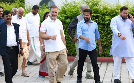 ചായക്കപ്പിനൊപ്പം വൻ രാഷ്ട്രീയ നീക്കം! ഗ്യാനേഷ് കുമാറിനെതിരായ അടുത്ത പ്രഹരം എപ്പോൾ? സസ്പെൻസ് ബാക്കി