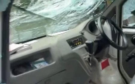 തളിപ്പറമ്പിൽ യൂത്ത് കോൺഗ്രസ് നേതാവിന്റെ രണ്ട് വാഹനങ്ങൾ അടിച്ചുതകർത്തു