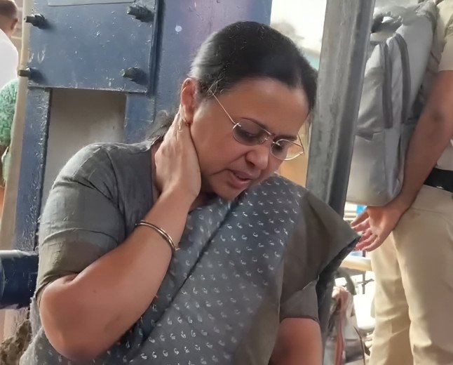 വീണാ ജോർജിന്റെ കണ്ണൂർ റെയിൽവേ സ്റ്റേഷൻ നാടകത്തിൽ കുരുക്ക് മുറുകുന്നു; മൊഴിയെടുക്കാൻ എസ്.ഐ.ടി.!
