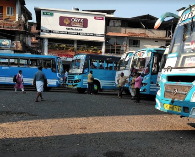 പാർക്കിംഗ് തർക്കം: സ്വകാര്യ ബസ് കണ്ടക്ടറെ മർദിച്ചെന്ന് പരാതി; കെഎസ്ആർടിസി ഡ്രൈവർക്കും കണ്ടക്ടർക്കുമെതിരെ കേസ്