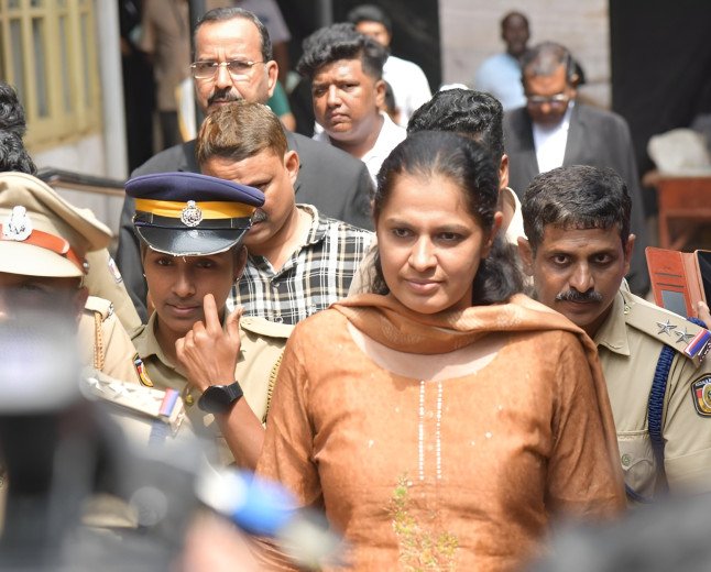 പി.പി. ദിവ്യയെ ഒതുക്കുന്നത് എന്തിന്? കണ്ണൂർ സിപിഎമ്മിൽ അധികാരപ്പോരിന്റെ ചുരുളഴിയുന്നു