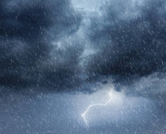 സംസ്ഥാനത്ത് കനത്ത മഴയ്ക്ക് സാധ്യത; ഇടിമിന്നലിനും ശക്തമായ കാറ്റിനും മുന്നറിയിപ്പ്