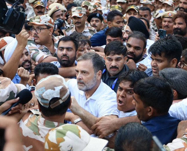 പ്രതിപക്ഷ നേതാക്കൾക്കെതിരായ പോലീസ് നടപടി; നാളെ രാജ്യവ്യാപക പ്രതിഷേധത്തിന് കോൺഗ്രസ് ആഹ്വാനം. കരിദിനമായി ആചരിക്കും.