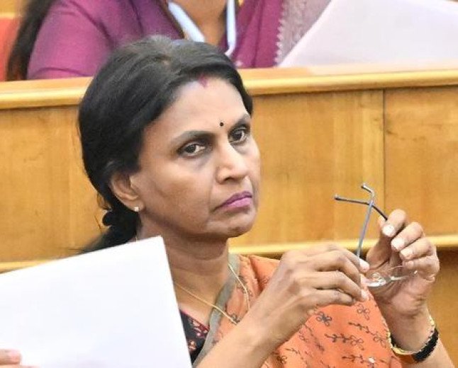 രാഹുൽ ഗാന്ധിക്കെതിരായ അധിക്ഷേപ പരാമർശം; ആർ. ശ്രീലേഖയ്‌ക്കെതിരെ ഡിജിപിക്ക് പരാതി