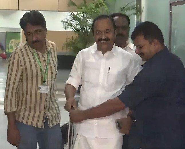 ഡൽഹിയിൽ പറന്നിറങ്ങി സതീശൻ; കൈയിൽ നിർണായക ലിസ്റ്റ്, യുഡിഎഫ് പ്രതിസന്ധിയിൽ ഹൈക്കമാൻഡ് ഇടപെടൽ