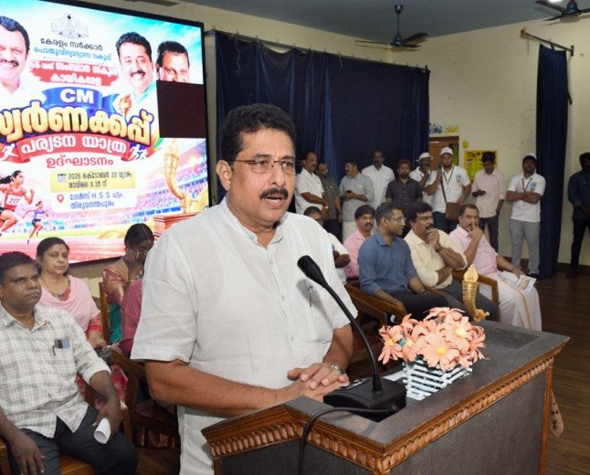 300 കുട്ടികളുള്ള സ്‌കൂളുകളിലും  കായിക അധ്യാപക തസ്തിക അനുവദിക്കും എൻ. ഷംസുദ്ദീൻ.; സ്വർണക്കപ്പ് പര്യടനം തുടങ്ങി